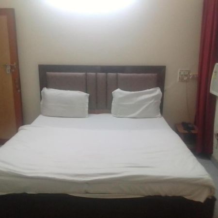 Hotel Diamond Palace 45C Chandigarh Exterior photo
