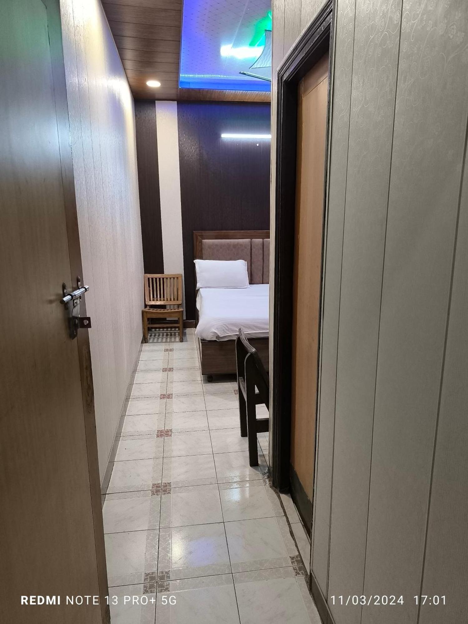 Hotel Diamond Palace 45C Chandigarh Exterior photo